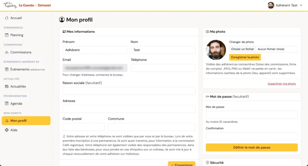 Page Mon profil : informations personnelles, photo et mot de passe facultatif.